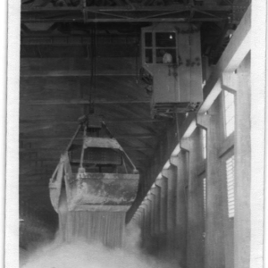 Interior de una fábrica de Aldea Moret en 1960