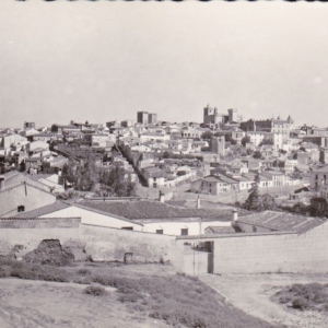 CACERES ANTIGUO en una postal de los años 50 desde el borde de "El Rodeo"