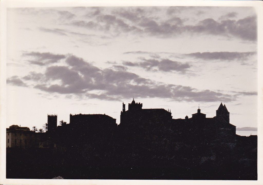 Silueta de Cáceres a contraluz