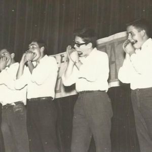 Jesús Luis Blanco y sus armónicos compañeros celebrando Santo Tomás por primera vez en el nuevo instituto El Brocense.