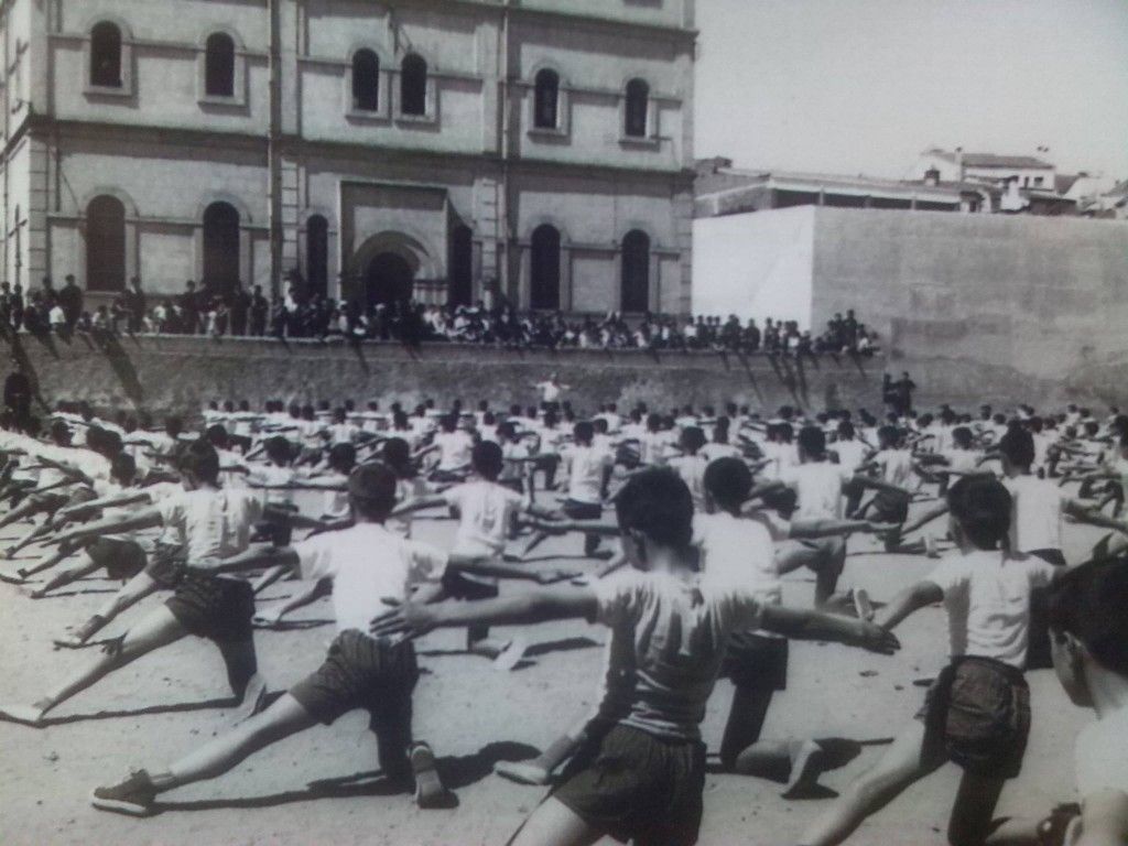 Tablas de gimnasia en el colegio San Antonio de Padua