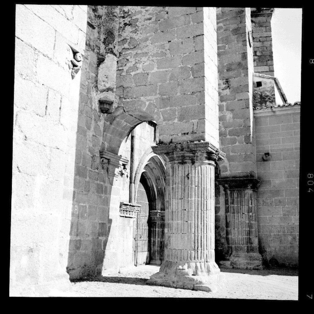 Iglesia de Santiago. Detalle de la fachada Este