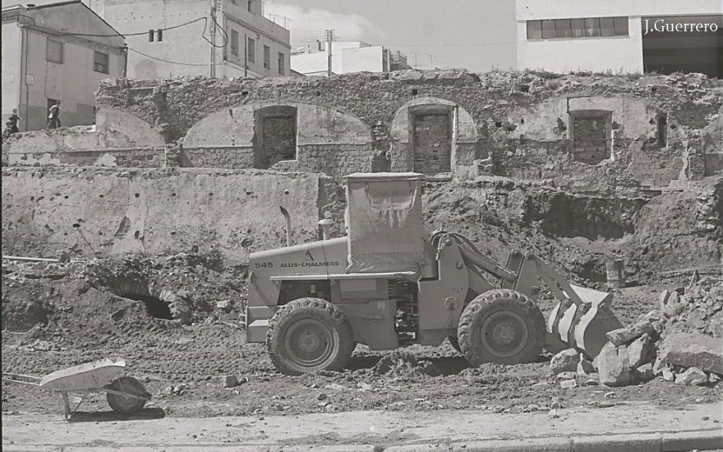 Derribo del antiguo mercado de Obispo Galarza