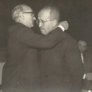 Entrega de la la Encomienda de Alfonso X el Sabio a D. Abilio Rodríguez Rosillo, Catedrático de Ciencias Naturales del instituto hasta su jublación en 1961