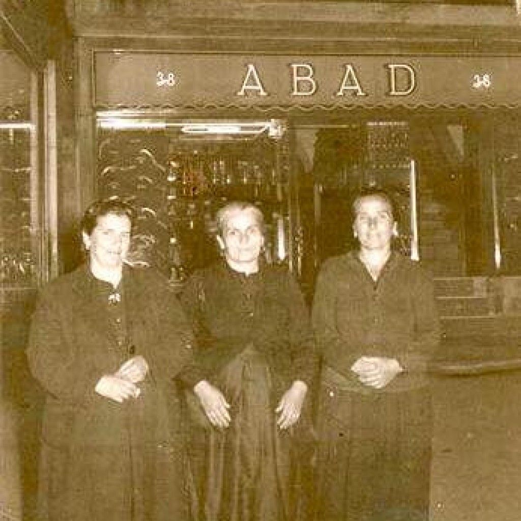 Foto delante de Comercial Abad