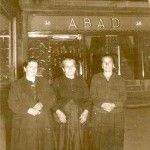 Comercial Abad con un aspecto exterior y un rótulo
