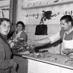 Basilio Fragoso Moreno, año 1963, en su puesto de carnicería en el Mercado de Abastos