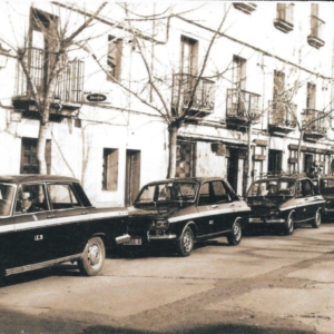 Parada de taxis en la plaza de San Juan en 1.960