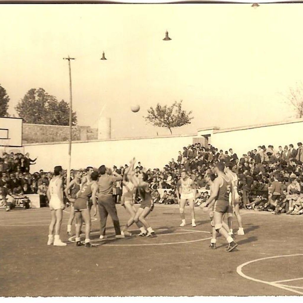 Partido de baloncesto entre el Cáceres CB y Guardia de Franco de Badajoz
