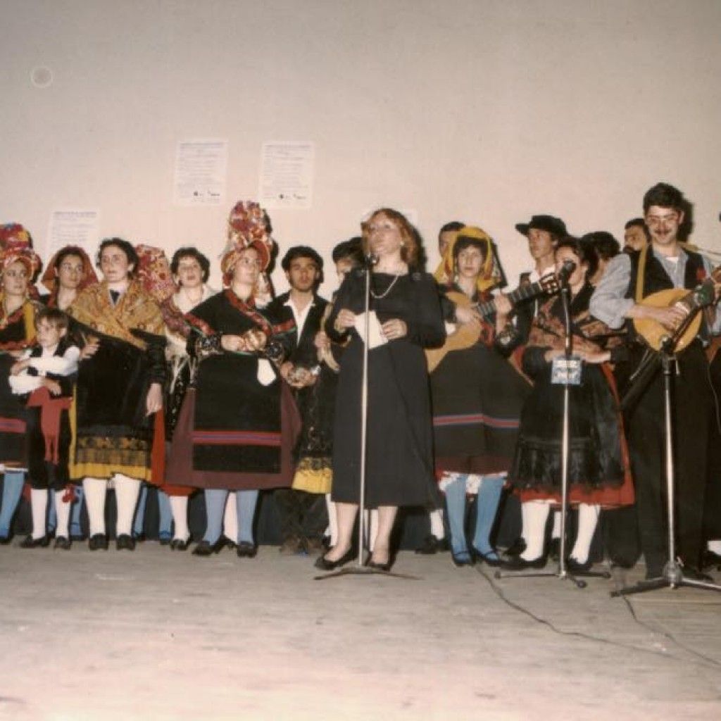 Primera actuación del Grupo de Folklore «El Redoble»