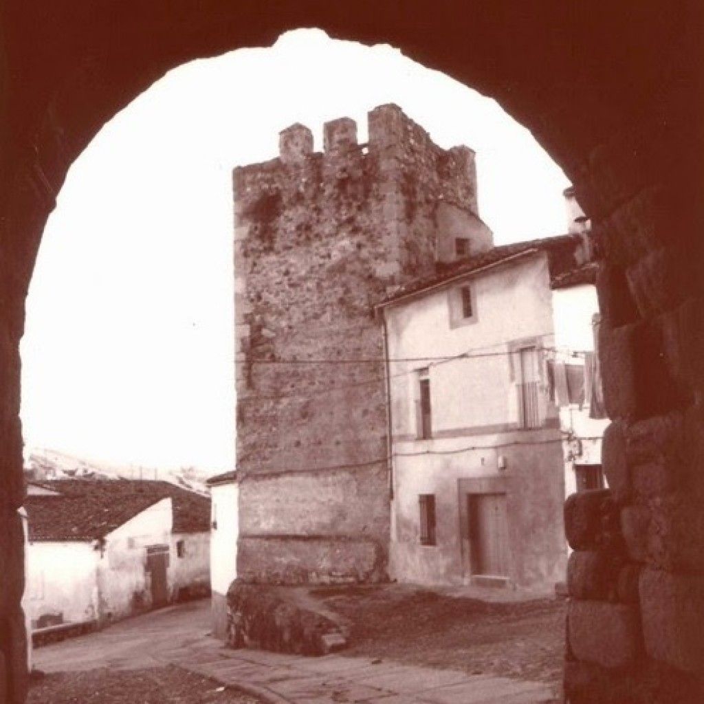 Torre vista desde el Arco del Cristo