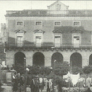 Mercado a las puertas del Ayuntamiento