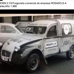 Coche comercial de la empresa Rosado