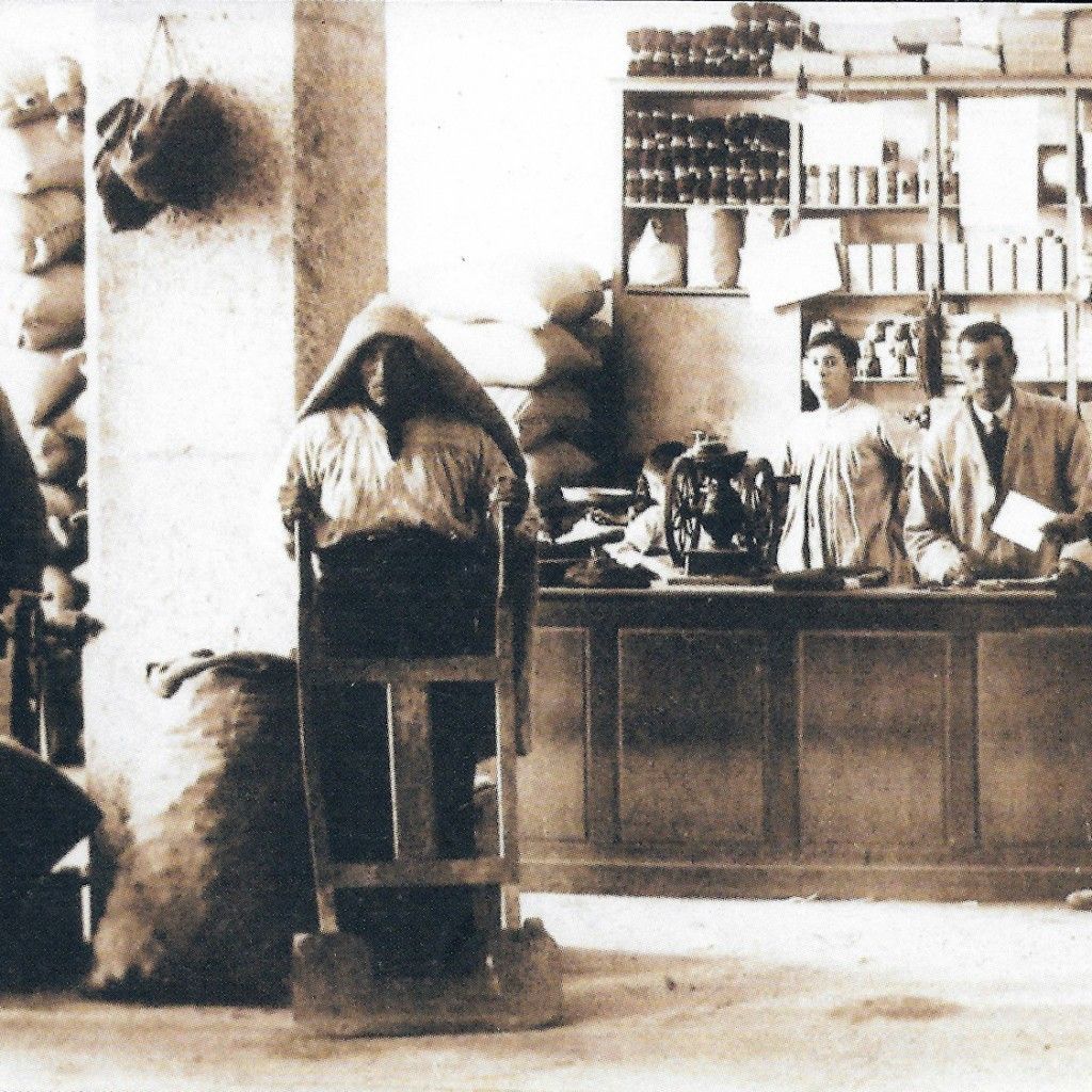 Interior de un comercio de ultramarinos
