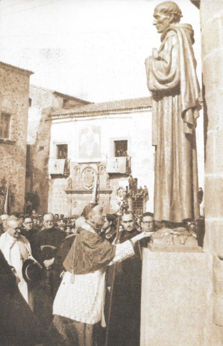 Inauguración de la estatua de San Pedro