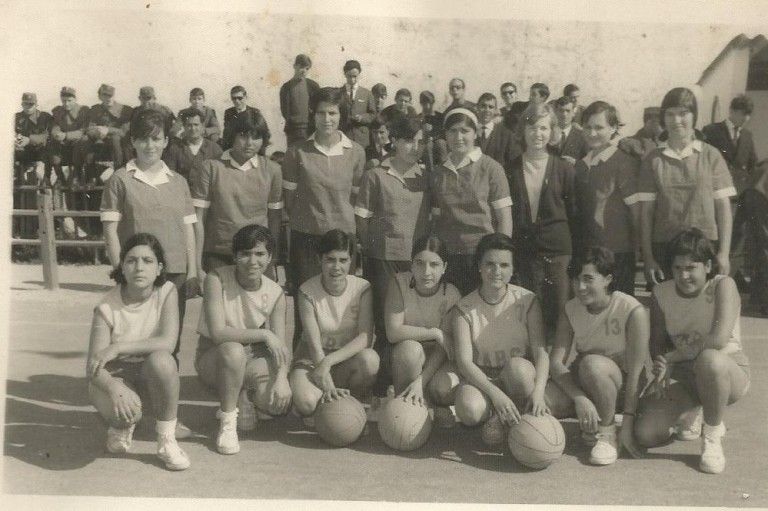 Partido de baloncesto entre los equipos femeninos «Las Trinitarias» y «Cacereño Atlético»
