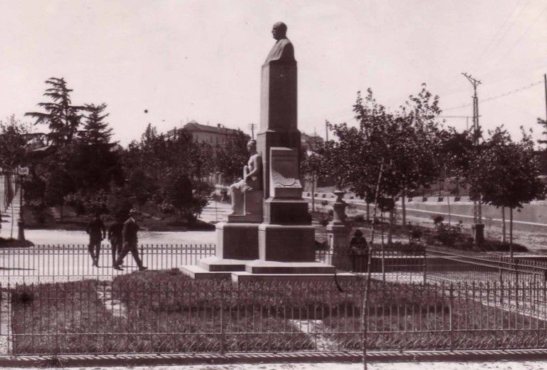 Monumento de Muñoz Chaves