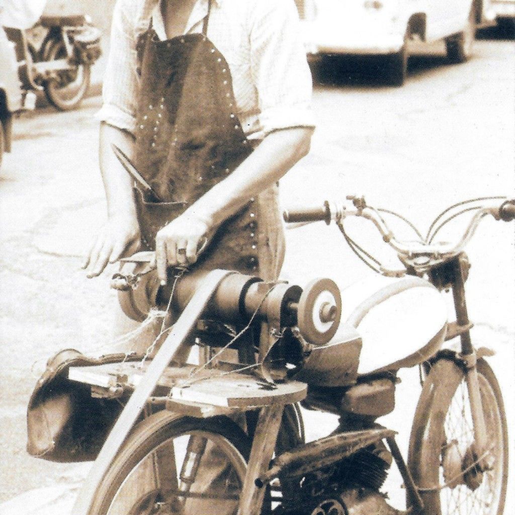 Afilador con su moto