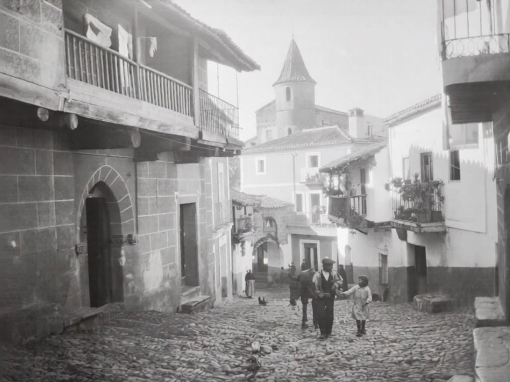 Escena cotidiana en la calle Real