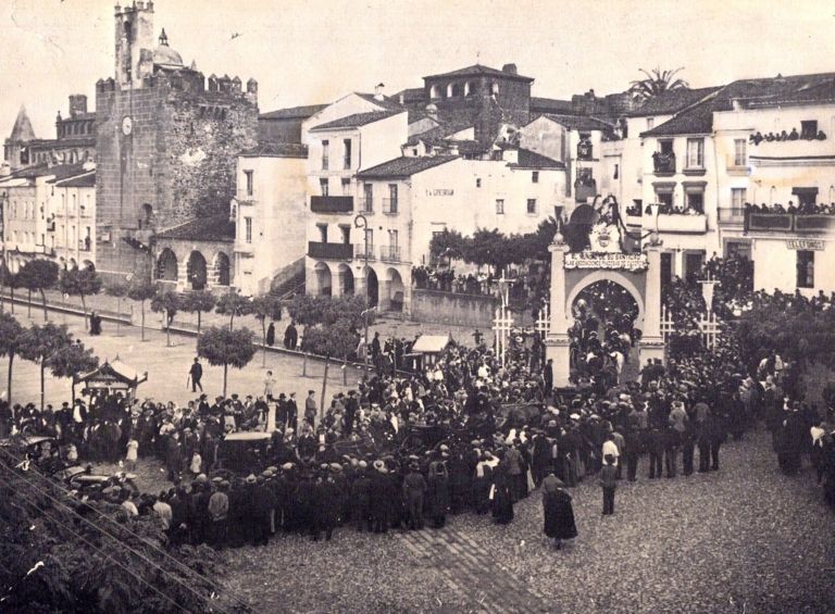 Llegada a Cáceres del Nuncio de SS. Monseñor Rogonesi Con motivo de la beatificación del beato Gaspar Búfalo