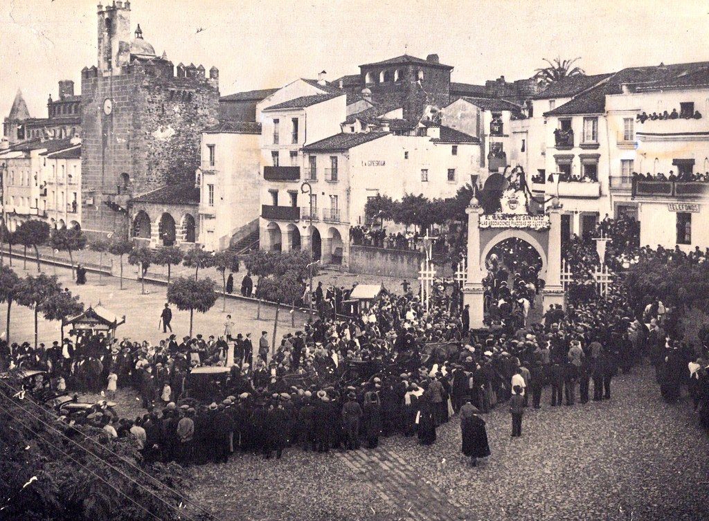 Llegada a Cáceres del Nuncio de SS. Monseñor Rogonesi Con motivo de la beatificación del beato Gaspar Búfalo