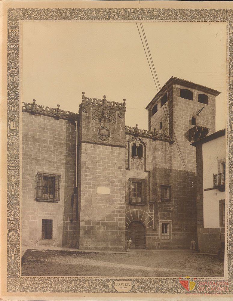 Palacio de los Golfines de Abajo de Cáceres