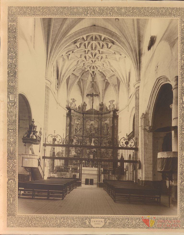 Detalle del interior de la Iglesia de Santiago