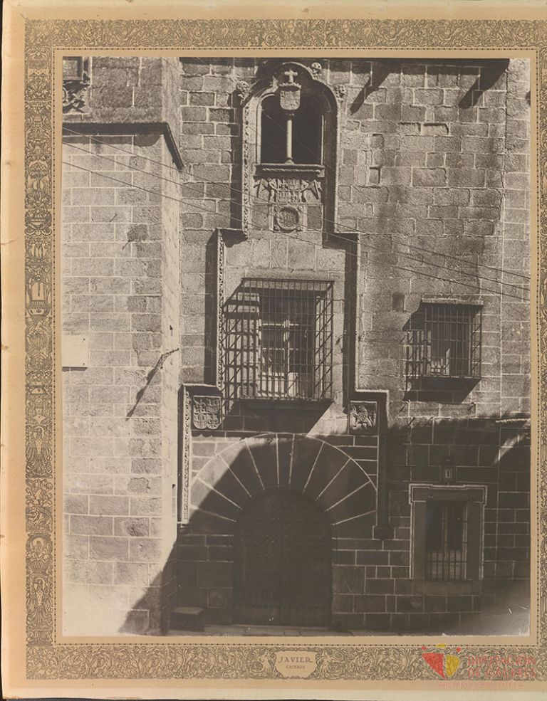 Puerta del Palacio de los Golfines de Abajo