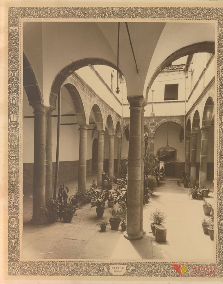 Patio del Palacio de Hernando de Ovando