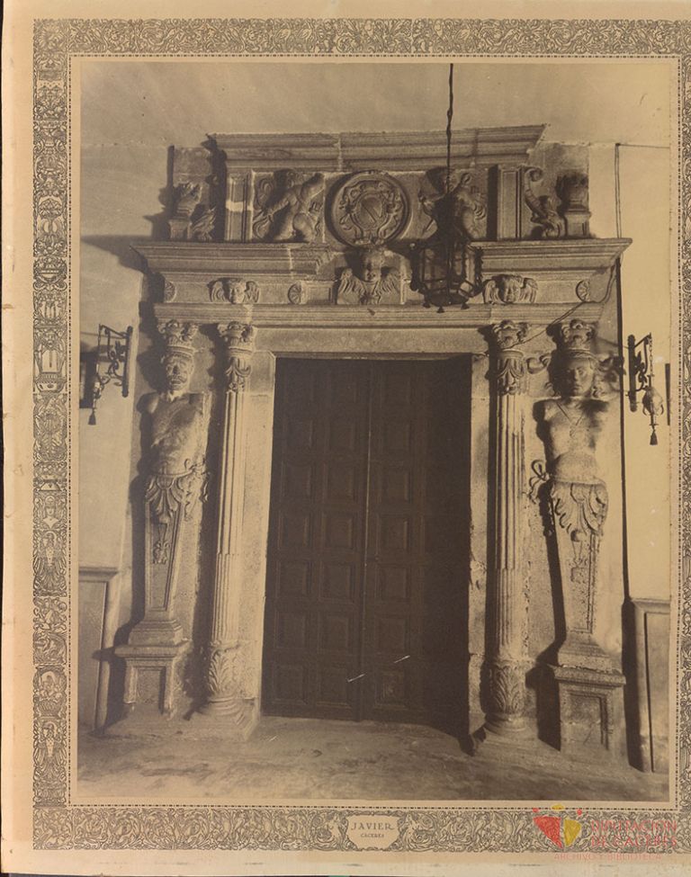 Puerta de la ermita de la Excomunión o del «Lignum Crucis» de Cáceres