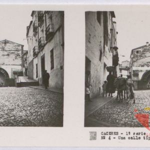 Fotografía estereoscópica Una calle típica de Cáceres