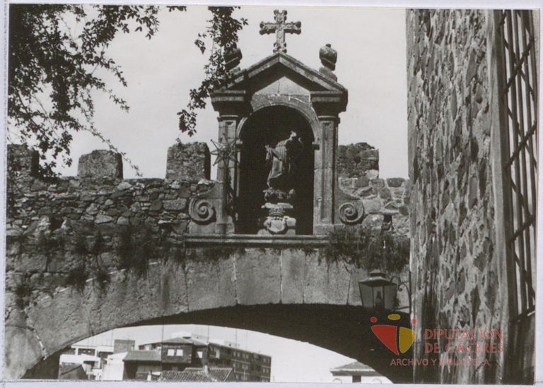 Templete del Arco de la Estrella de Cáceres