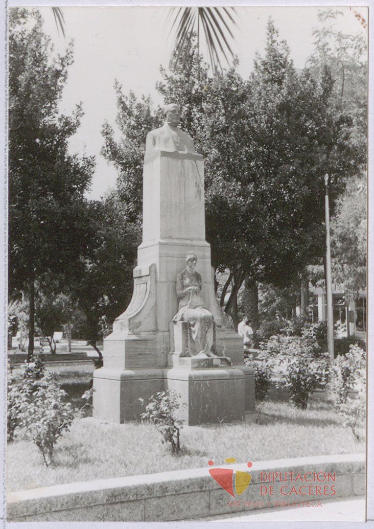 Estatua de Muñoz Chaves