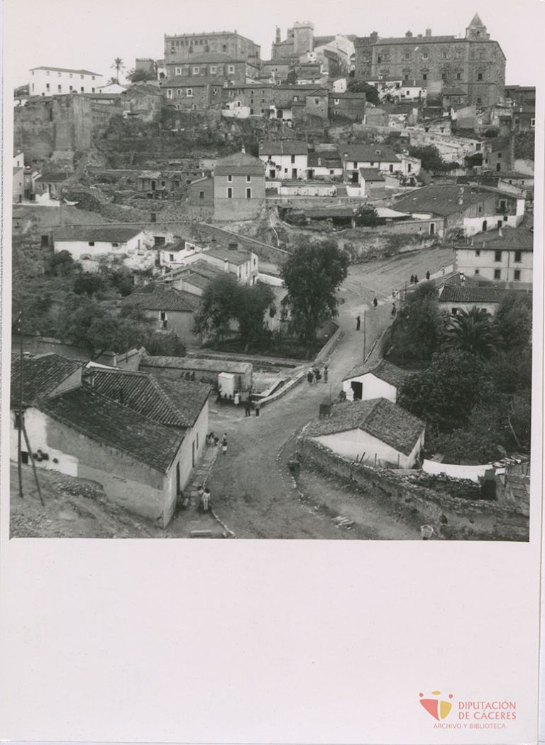 Vista de Fuente Concejo y parte antigua de Cáceres