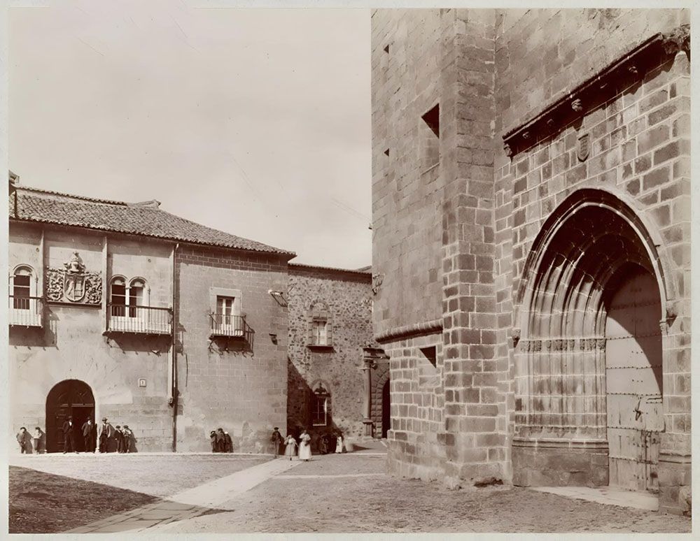 Iglesia de Santa María, Palacio de Mayoralgo y Palacio Episcopal