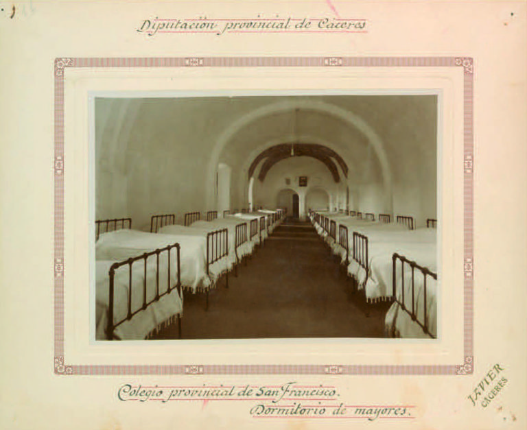 Dormitorio de mayores. Colegio provincial de San Francisco