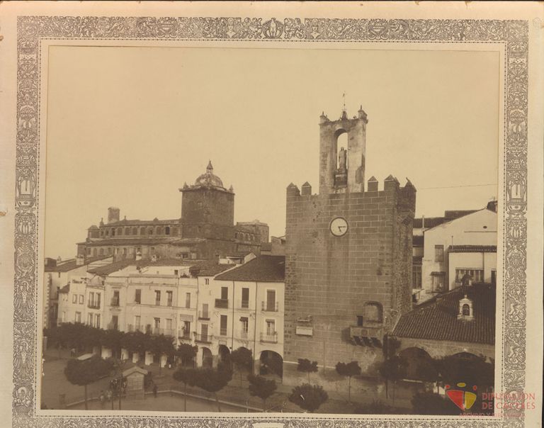 Plaza Mayor de Cáceres, Torre de Bujaco y Palacio de Toledo-Moctezuma