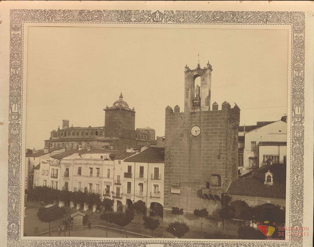 Plaza Mayor de Cáceres, Torre de Bujaco y Palacio de Toledo-Moctezuma