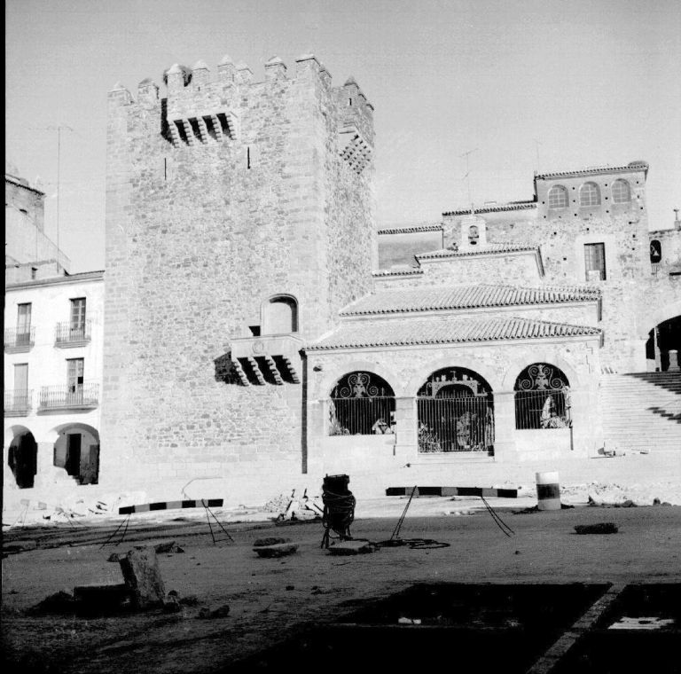 Torre Bujaco y Ermita de La Paz