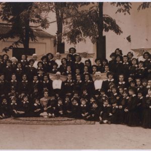 Retrato de grupo de alumnas del Colegio Provincial de la Inmaculada de Cáceres