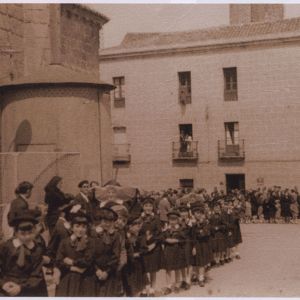 Alumnas del Colegio Provincial de la Inmaculada en la Plaza de San Juan