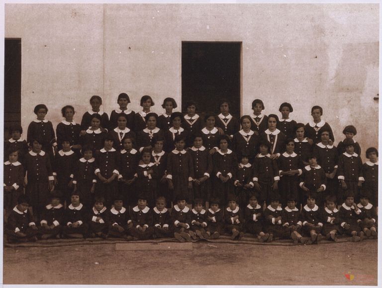 Retrato fotográfico de alumnas del Colegio Provincial de la Inmaculada de Cáceres