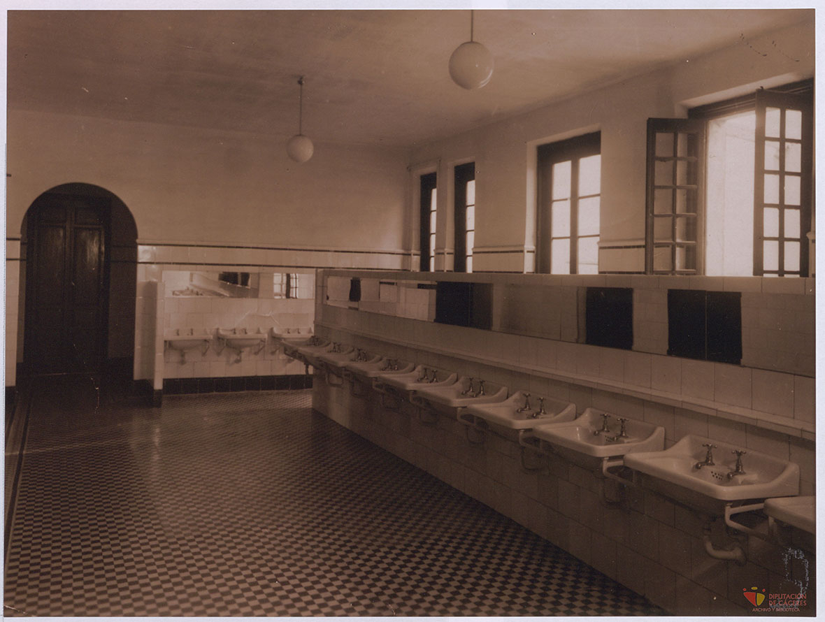 Aseo del Colegio Provincial de la Inmaculada de Cáceres