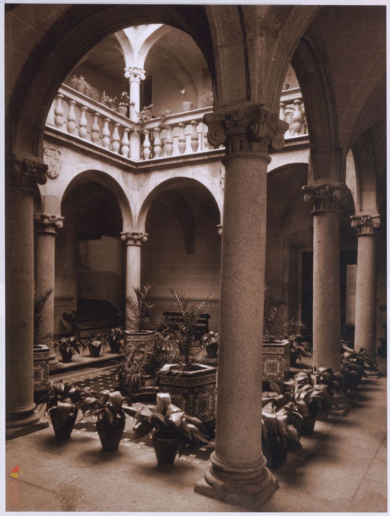 Claustro renacentista del Colegio Provincial de la Inmaculada de Cáceres