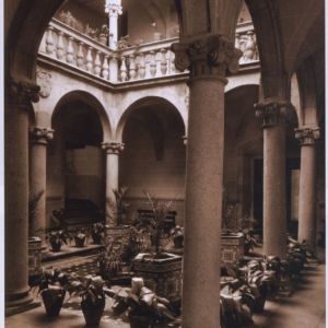 Claustro renacentista del Colegio Provincial de la Inmaculada de Cáceres