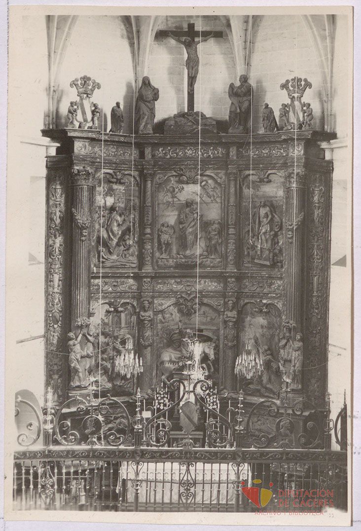 Altar mayor de la Iglesia parroquial de Santiago