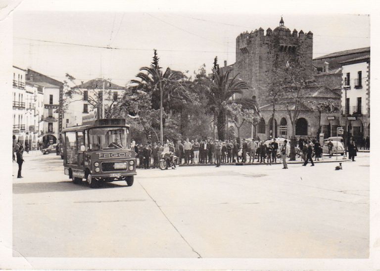 Autobus FAGOR por la Plaza Mayor