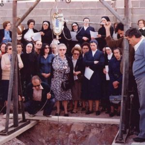 Colocación de la primera piedra de la residencia de ancianos