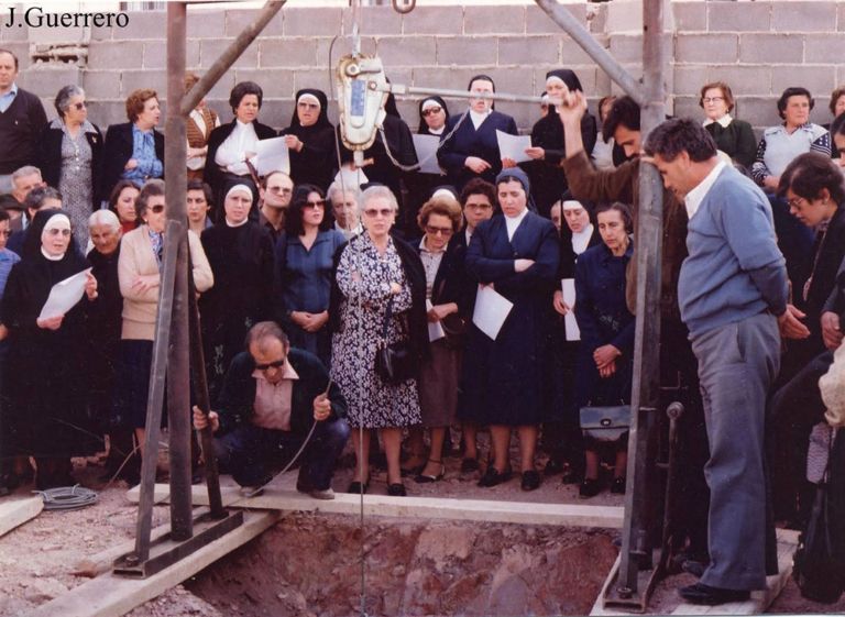 Colocación de la primera piedra de la residencia de ancianos