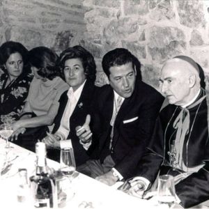 Don Manuel Llopis con Juan Bazaga en la Torre de Bujaco